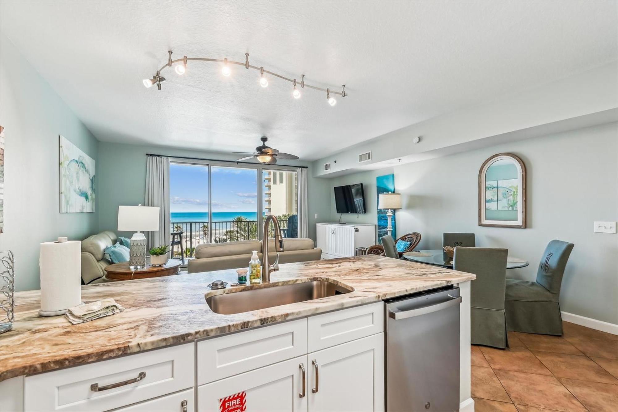Apartment Shores Of Panama 521 - 2 Bedroom Bunks Sleeps 6, Reserved Parking! *