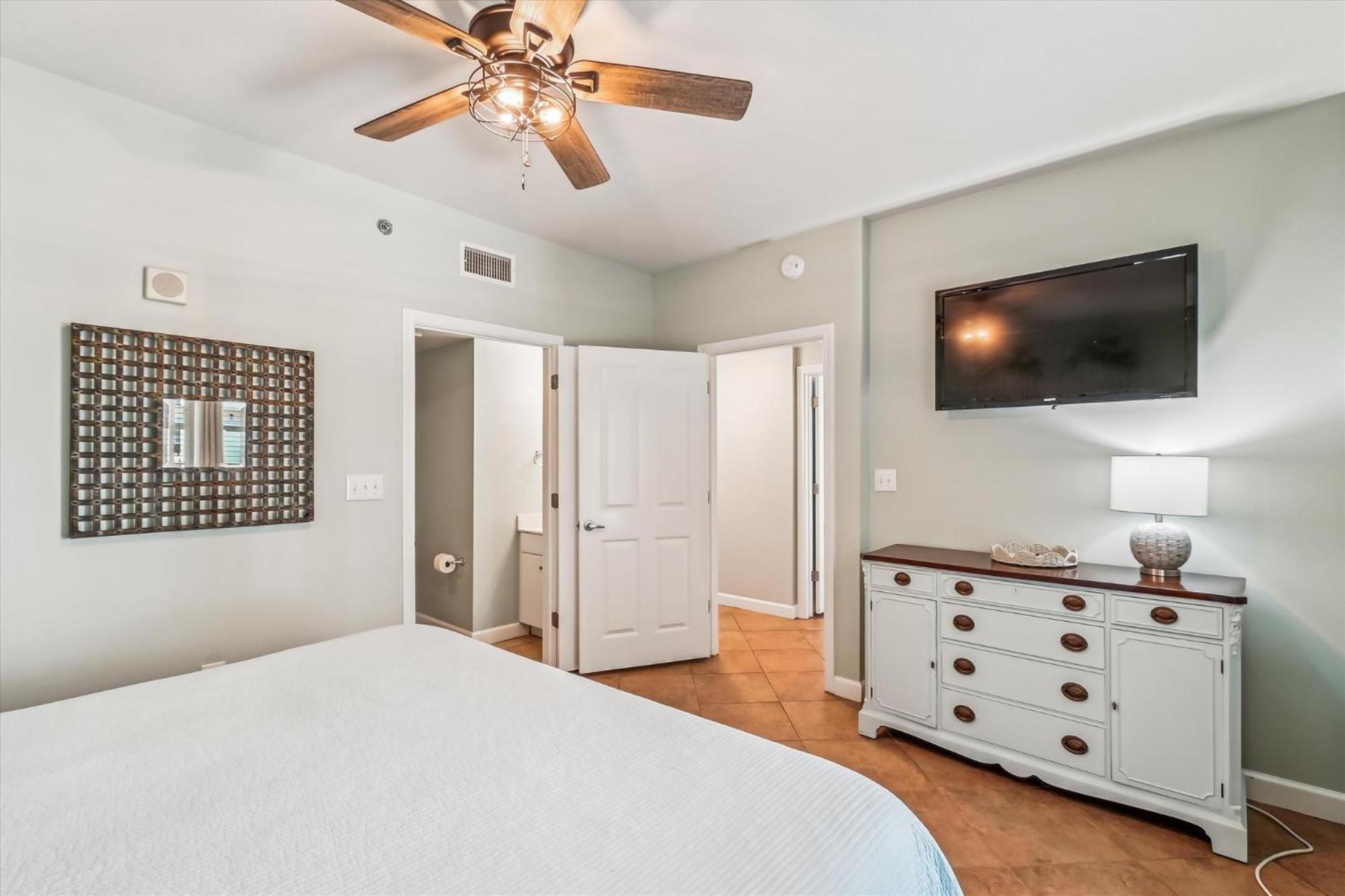 Shores Of Panama 521 - 2 Bedroom Bunks Sleeps 6, Reserved Parking! * Panama City Beach